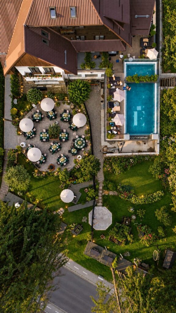 Sala de nunta si botez in Predeal, la Restaurantul Robinson